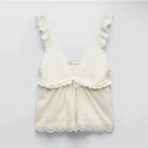 Topp - Säljer populär topp 🩵 passar mig med s