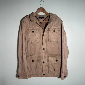 Tommy Hilfiger jacka - Skriv vid ytterligare frågor eller funderingar🤝