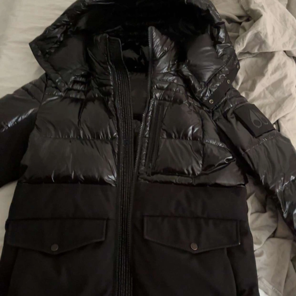Svart pufferjacka från Moose Knuckles - 2