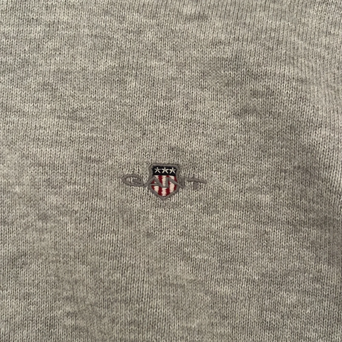 Ljusgrå tröja från GANT  - 3