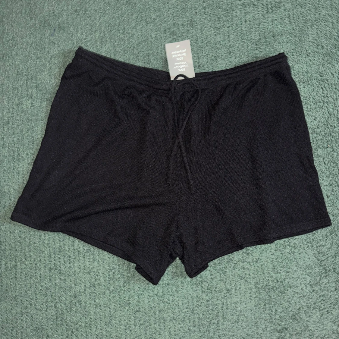 Svarta shorts med snörning från H&M