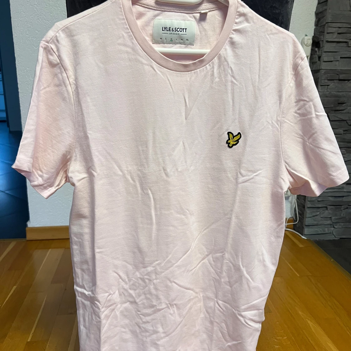 Ljusrosa t-shirt från Lyle & Scott