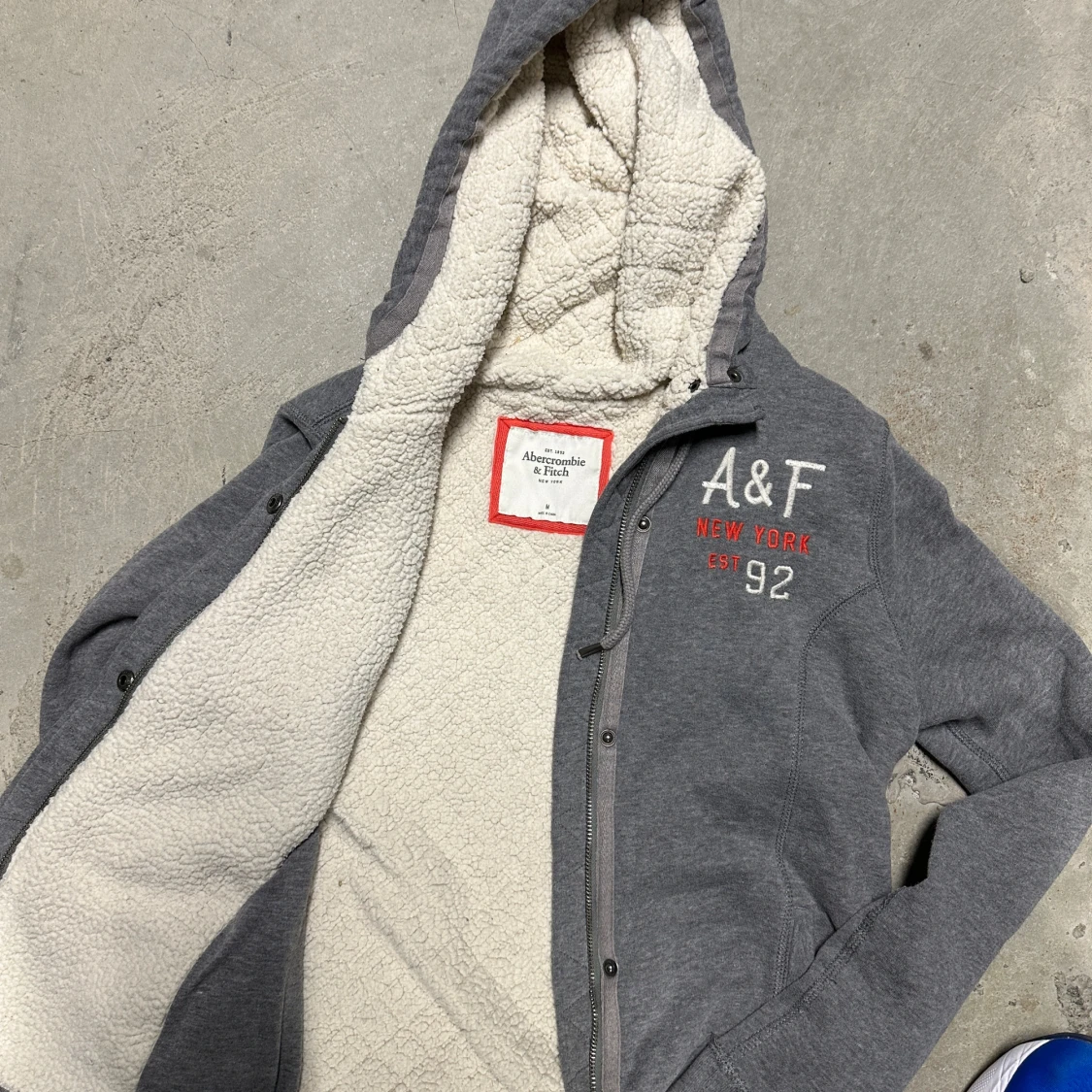 Abercrombie hoodie med fodring och knappar - 1