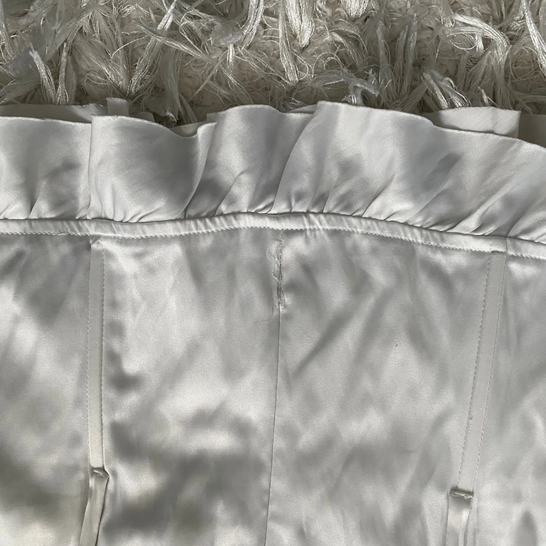 Vit korsett med volangdetaljer - 4