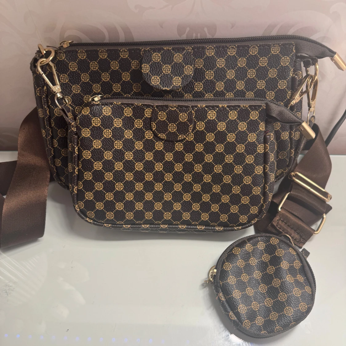 Brun axelväska  - 2