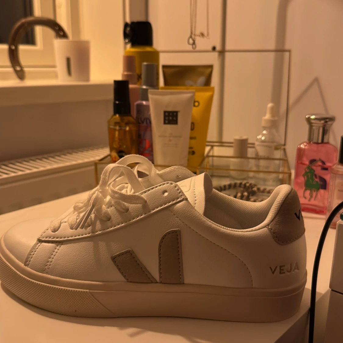 Vita sneakers från Veja strl 38 - 3