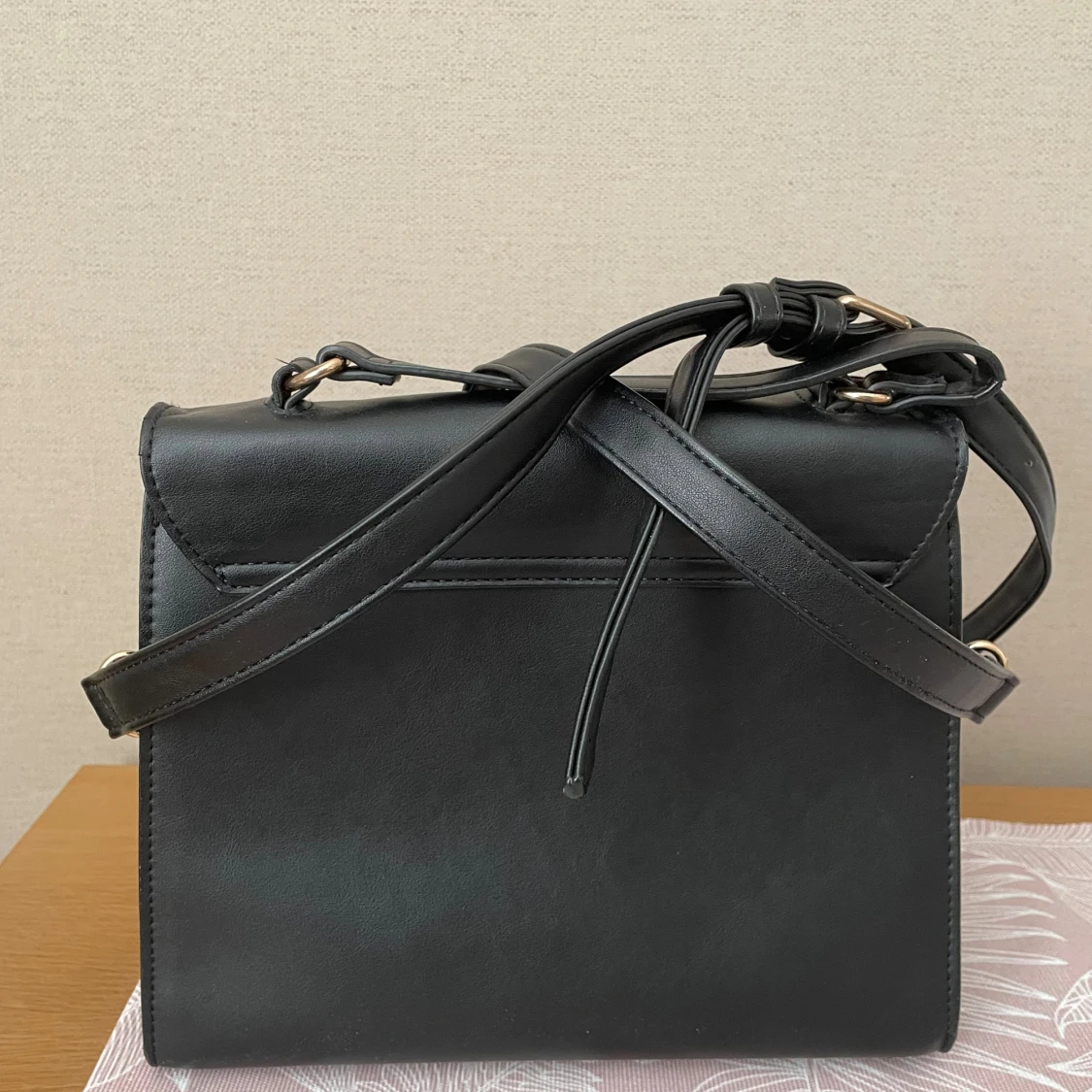 Svart axelväska från Anna Field - 1