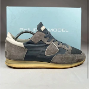 Philippe Model TRPX - Philippe Model TRPX Vit/Grå/Svart | Skick 7/10 | Nypris ca ‼️6000kr‼️| Orginal box ingår men dustbag ingår inte | Pris kan alltid diskuteras! | Passar till hösten och vintern! | Skriv om frågor uppstår! | //MvH By, Olssén, Closet