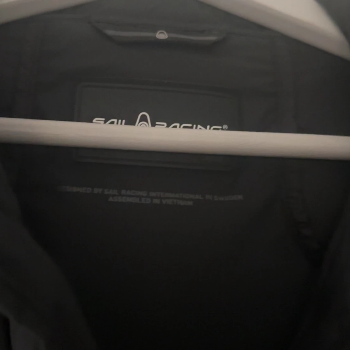 Svart dunjacka från Sail Racing - 3