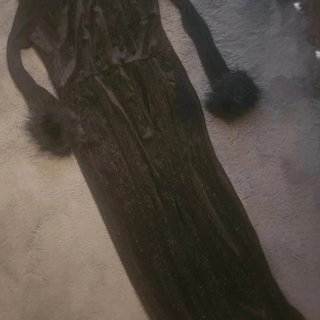 Svart glittrig långklänning med slits - 2