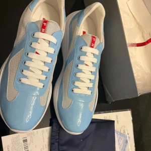 Prada cups - Helt ny | riktigt snygga och stilrena | stl 44 |