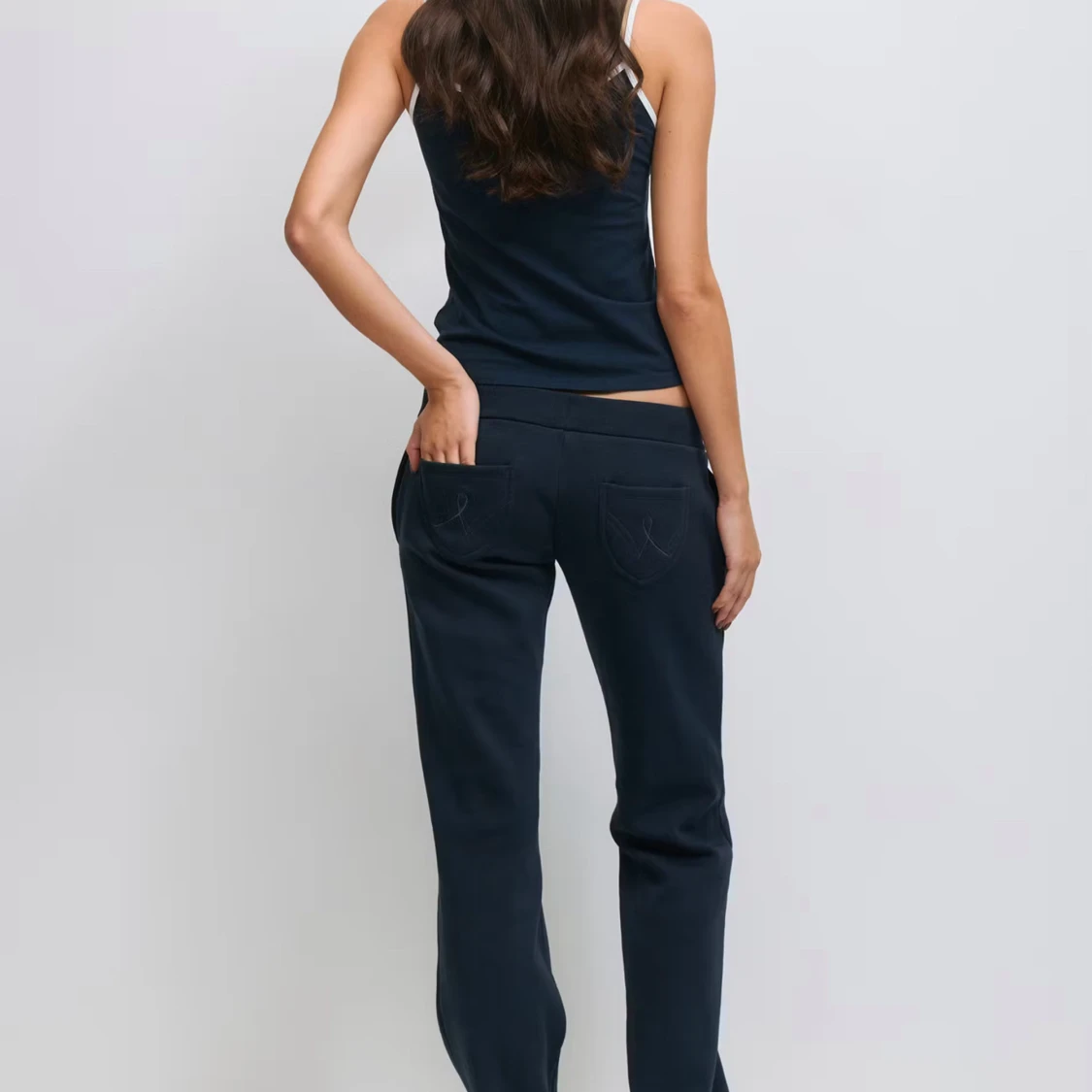 Mörkblå mjukisbyxor med snörning - 1