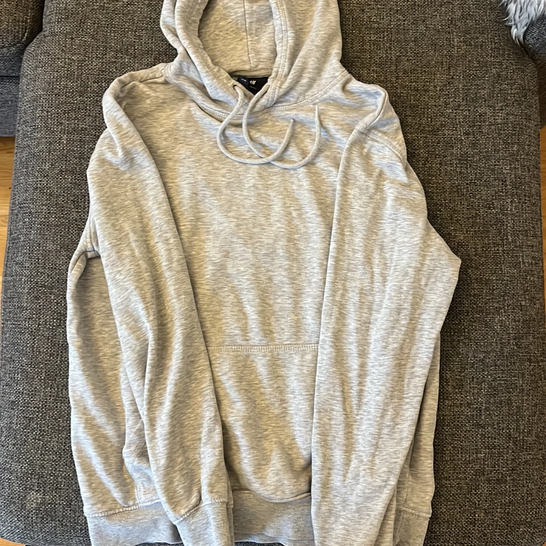 Ljusgrå hoodie från H&M Relaxed Fit