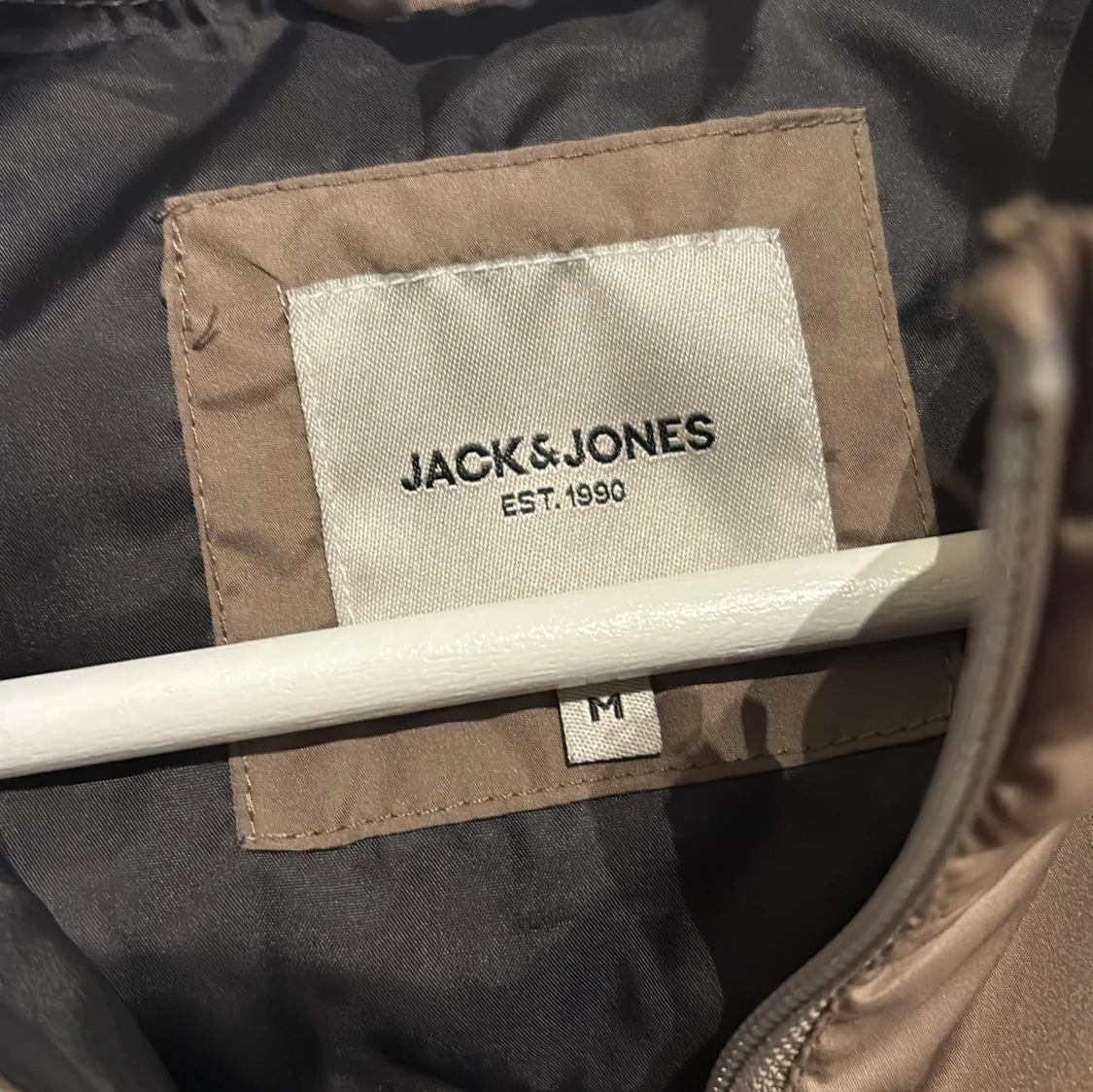 Brun dunväst från Jack & Jones M - 2
