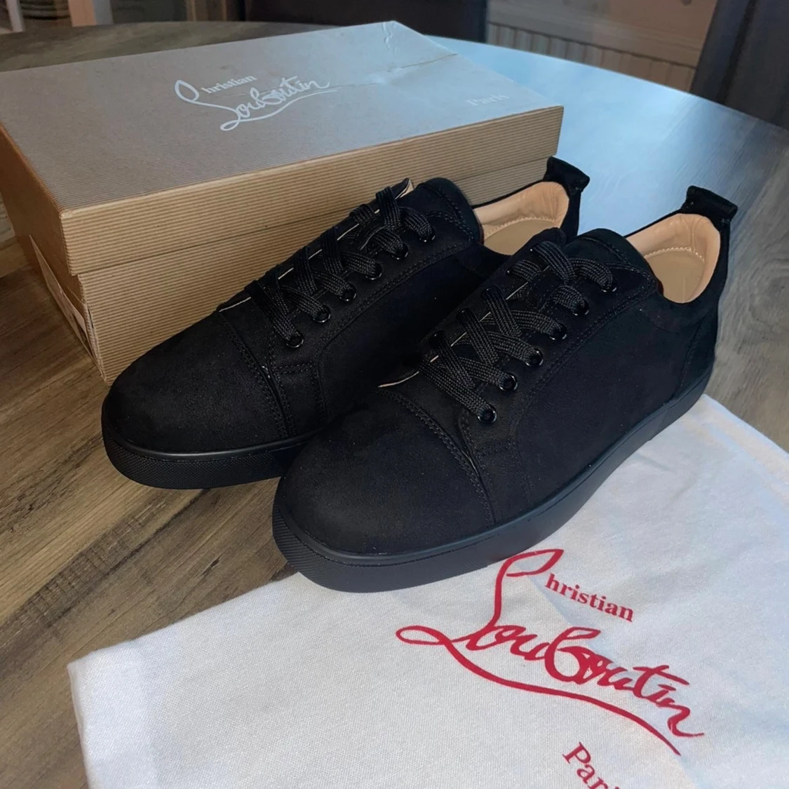 Christian Louboutin utan spikar