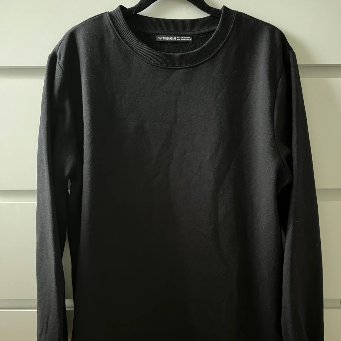 Svart volangklänning från Threadbare - 1