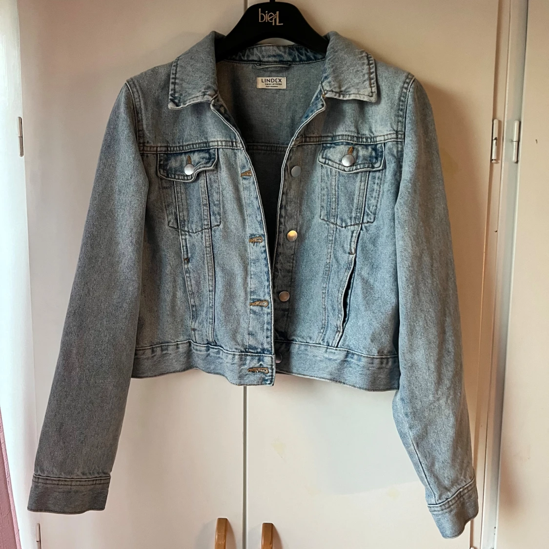 Ljusblå jeansjacka från Lindex