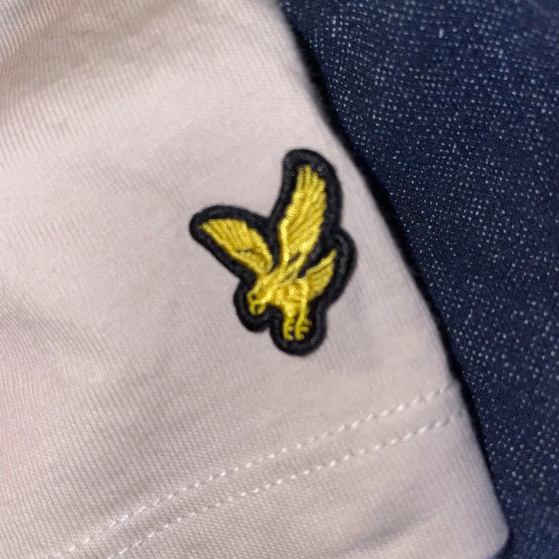 Beige t-shirt från Lyle & Scott - 1