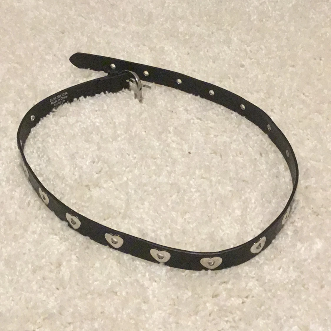 Svart bälte med hjärtan i silver