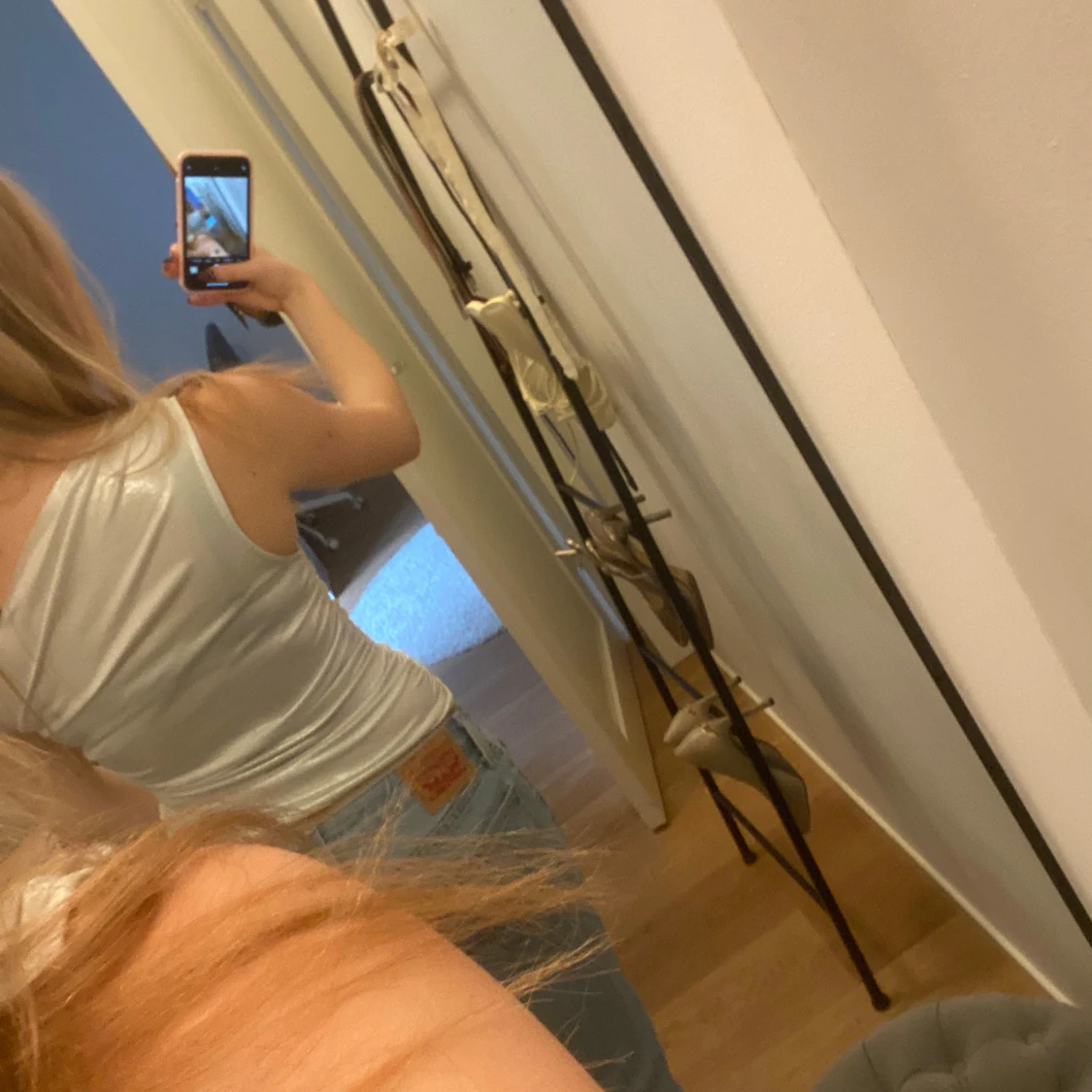 Glansig one shoulder topp i silver - 2