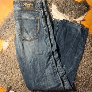 Replay jeans  - Replay jeans | Skick: 8/10 | Tillbehör: Endast jeans | Nypris: 1599 SEK | Strolek: 32:34 | Pris kan diskuteras ,vid fler bilder eller frågor hör av er. 🍂🍁