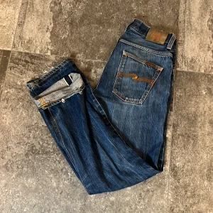 Baggy Selvedge Nudie Jeans - Loose Leif - Tja! säljer mina riktigt snygga selvedge nudie i storlek 30/32, de sitter baggy👏