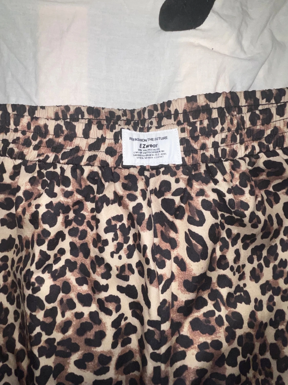 Leopardmönstrade loose shorts från Ezwear