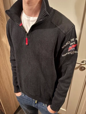Henri Lloyd halv zip - 186 i bilden | bra skick | riktigt schysst till vintern ❄️ | fin passform | priset är inte hugget i sten🙌