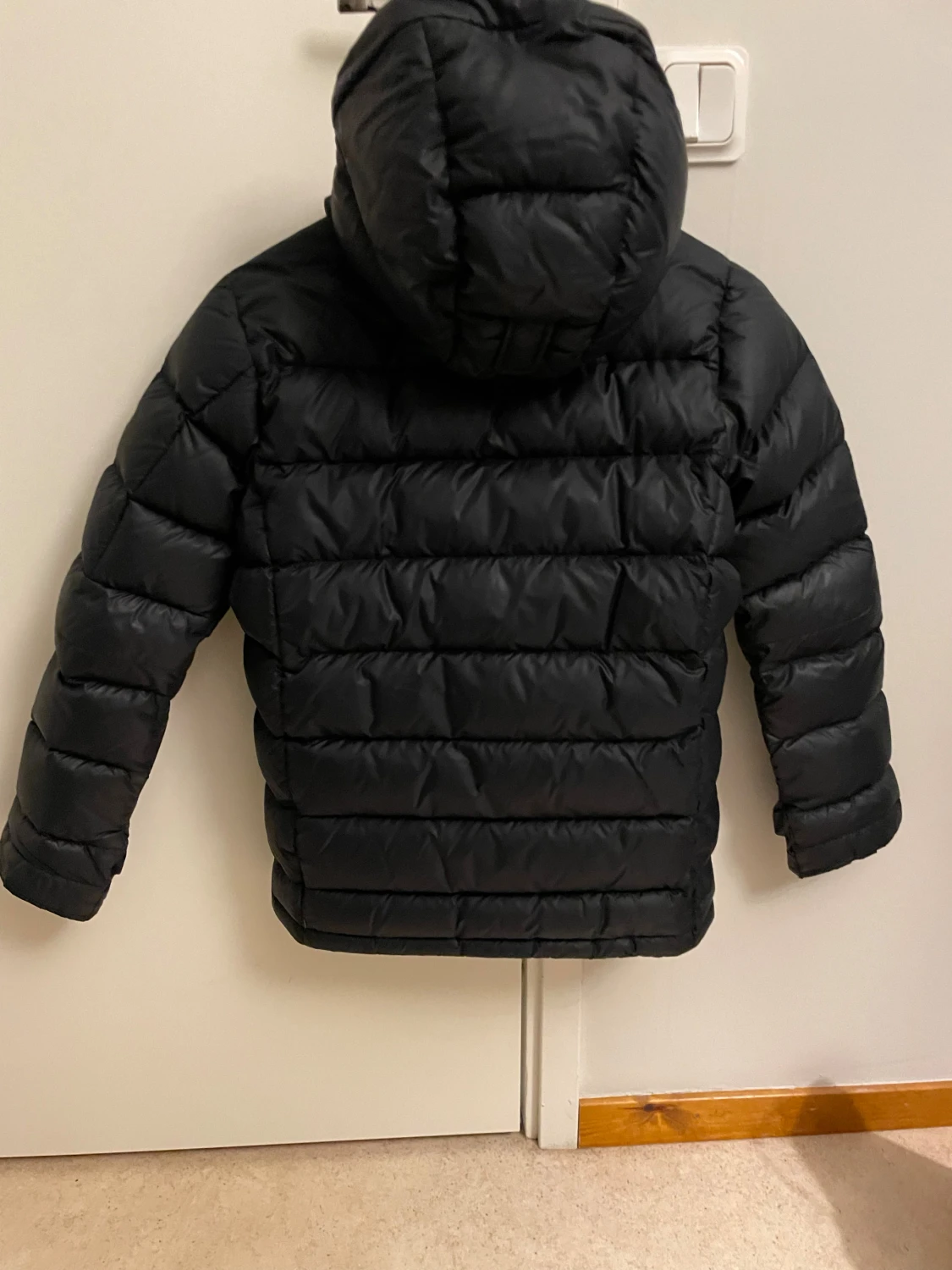 Svart dunjacka Peak Performance - 1