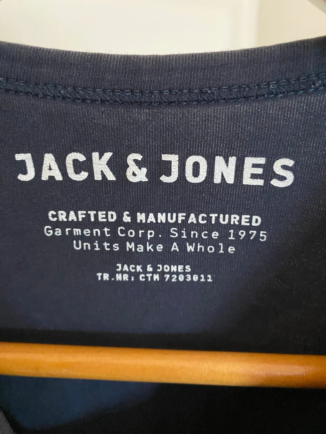 Mörkblå t-shirt från Jack & Jones -storlek Medium  - 2