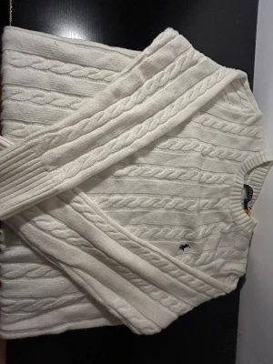 Vit kabelstickad tröja Polo Ralph Lauren - Vit Ralph Lauren tröja helt ny, pris kan förhandlas vid snabb köp 