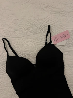 Svart korsettbody från H&M - Den populära bodyn från H&M!!! 🔥💕Storlek S, Helt ny med prislapp. 