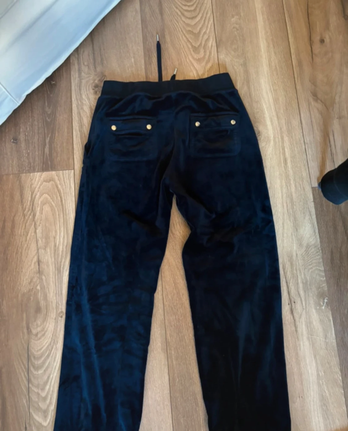 mörkblåa juicy byxor  - 1