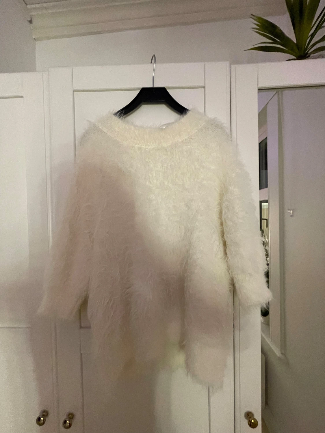 Vit fluffig stickad tröja Carin Wester - 1