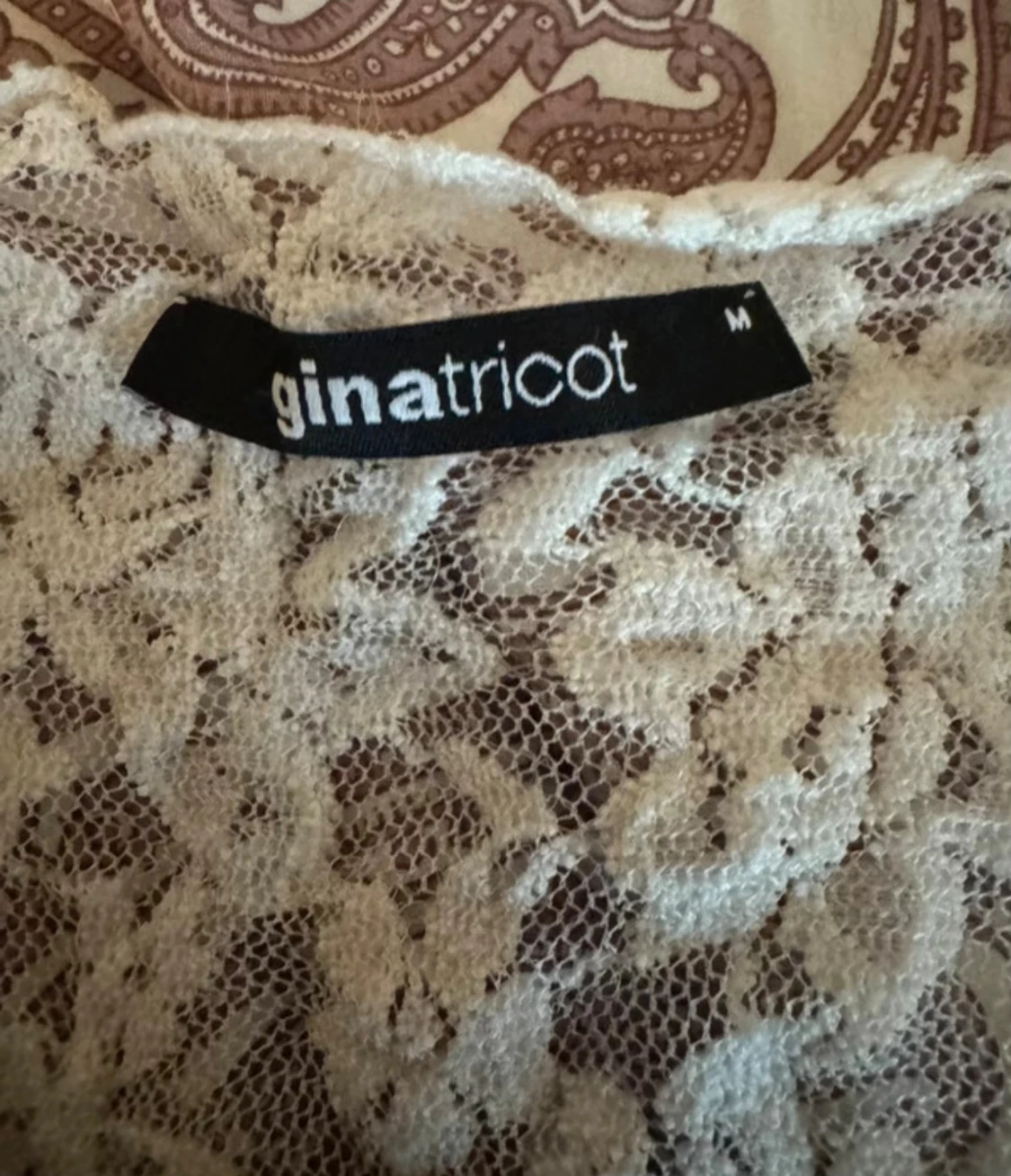 Vit spetsblus från Gina Tricot - 1