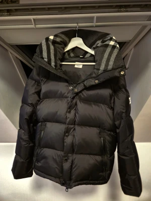 Burberry jacka  - Säljer en burberry jacka i storlek L 