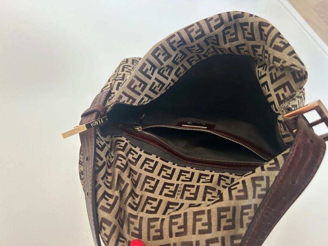 Fendi axelväska  - 3