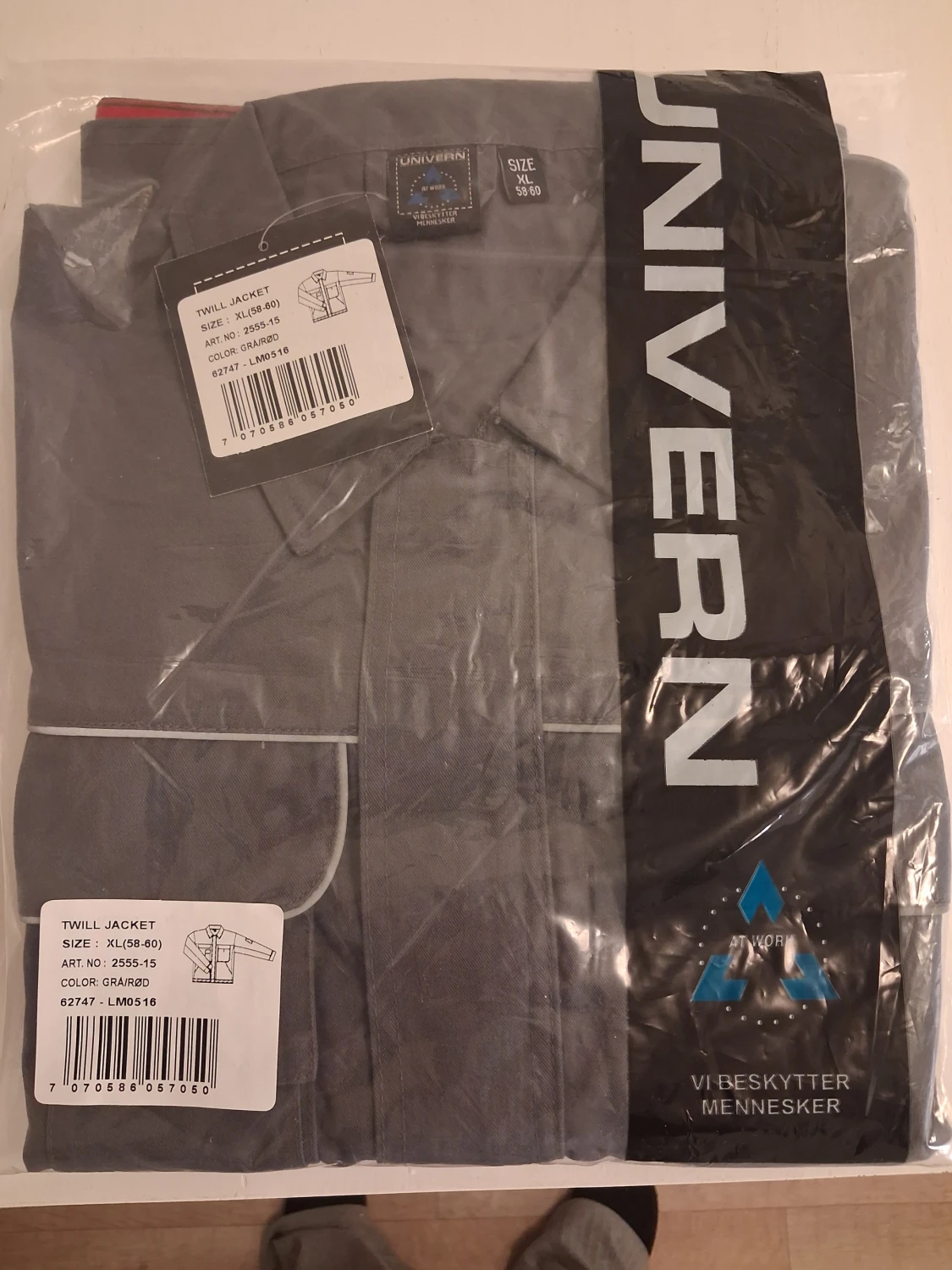 Grå och röd twilljacka från Univern - 3