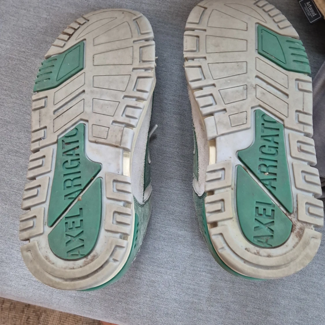 Axel Arigato gröna och vita sneakers - 1