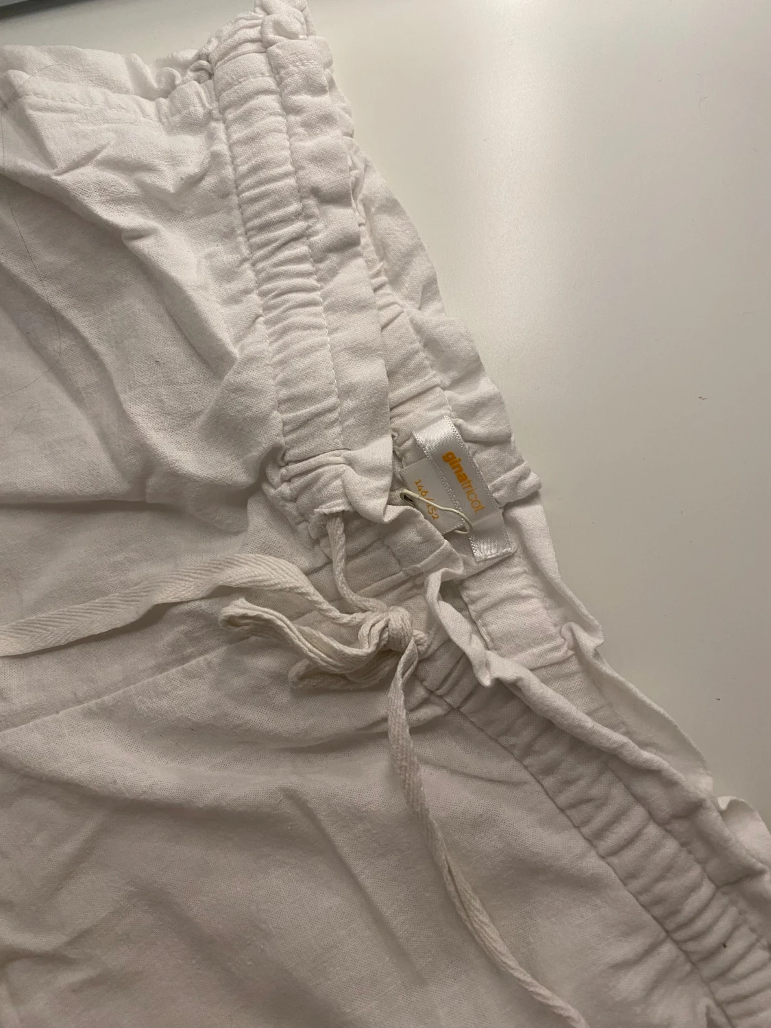 Vita loose shorts med snörning - 4