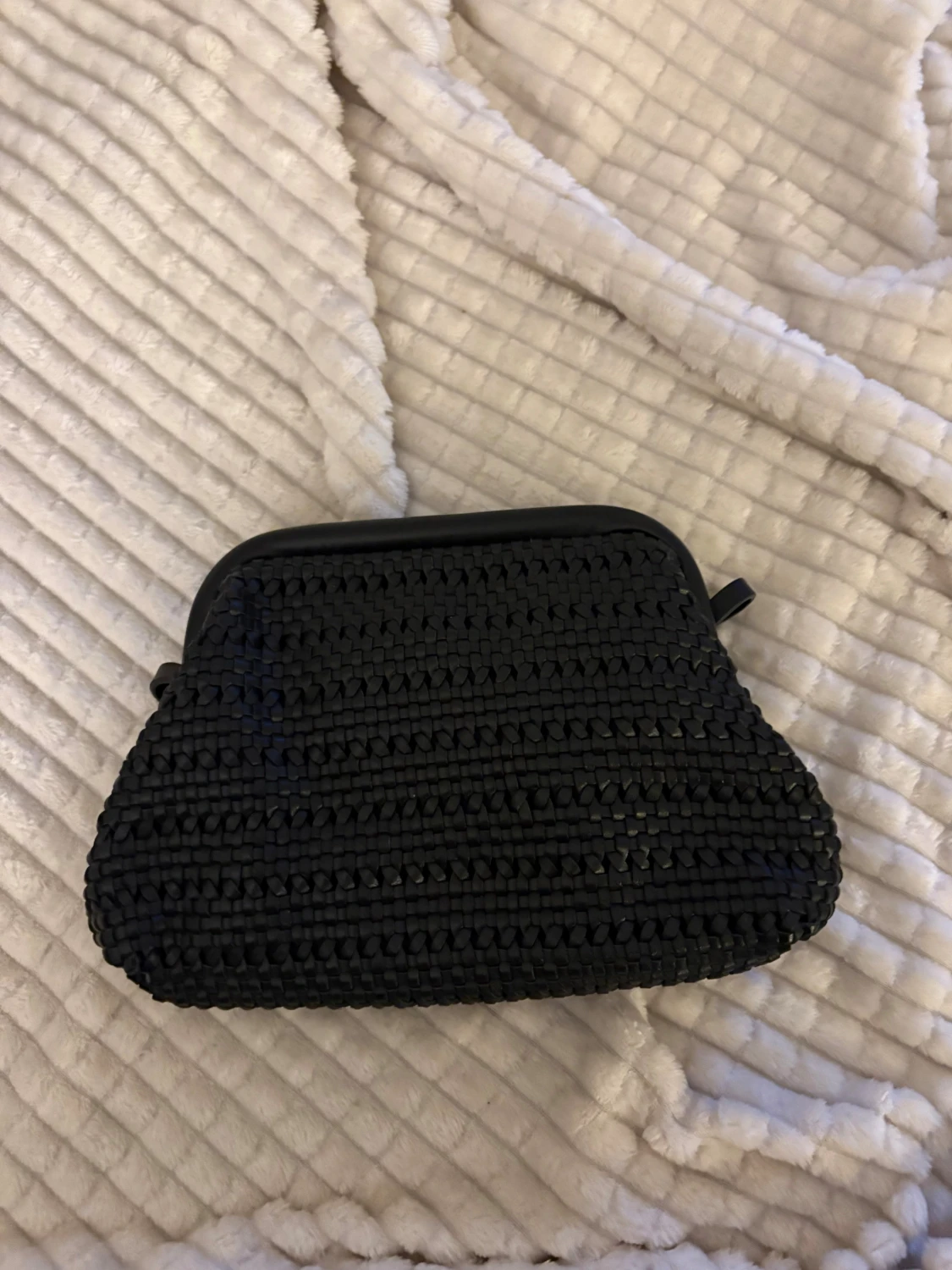 Svart axelväska med justerbart band - 3