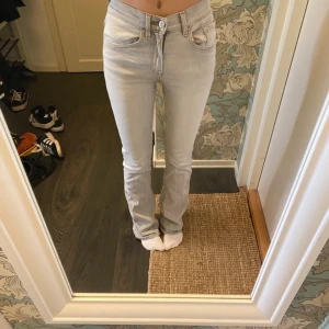 Jeans - Bootcut jeans från Ginatricot. Som nya då jag använt de fåtal gånger. 250/200 vid snabb affär