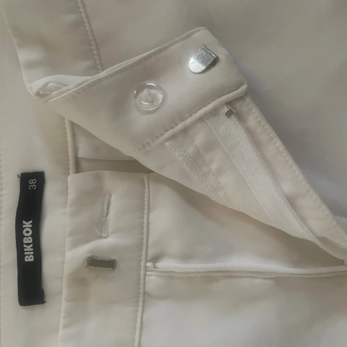 Vita kostymbyxor - 2