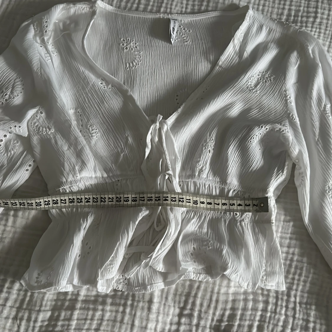 Vit blus med snörning från FB Sister - 3