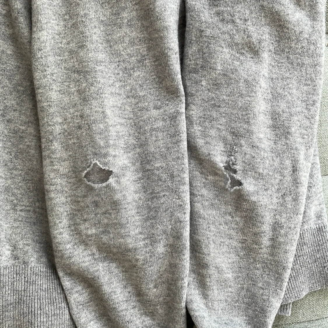 Grå kashmir hoodie från Sayless - 4