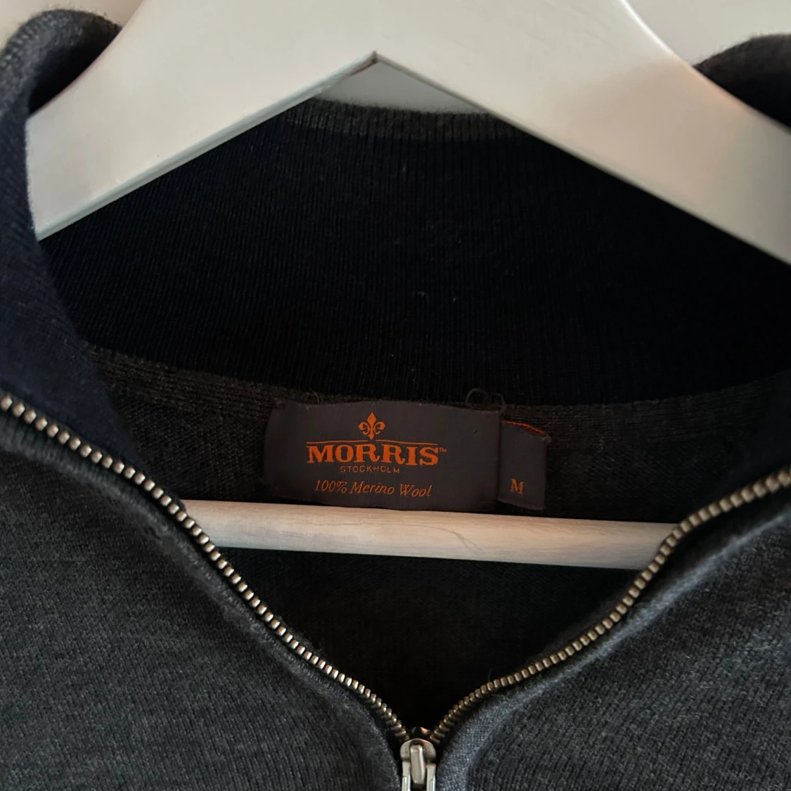 Mörkgrå Merinoulls Half Zip från  Morris - 1