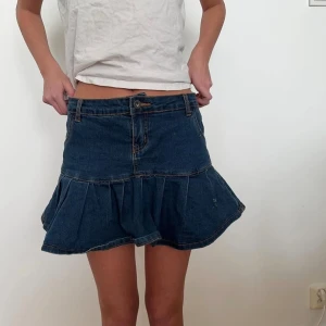 Volang jeans kjol  - Super fin jeanskjol med volang