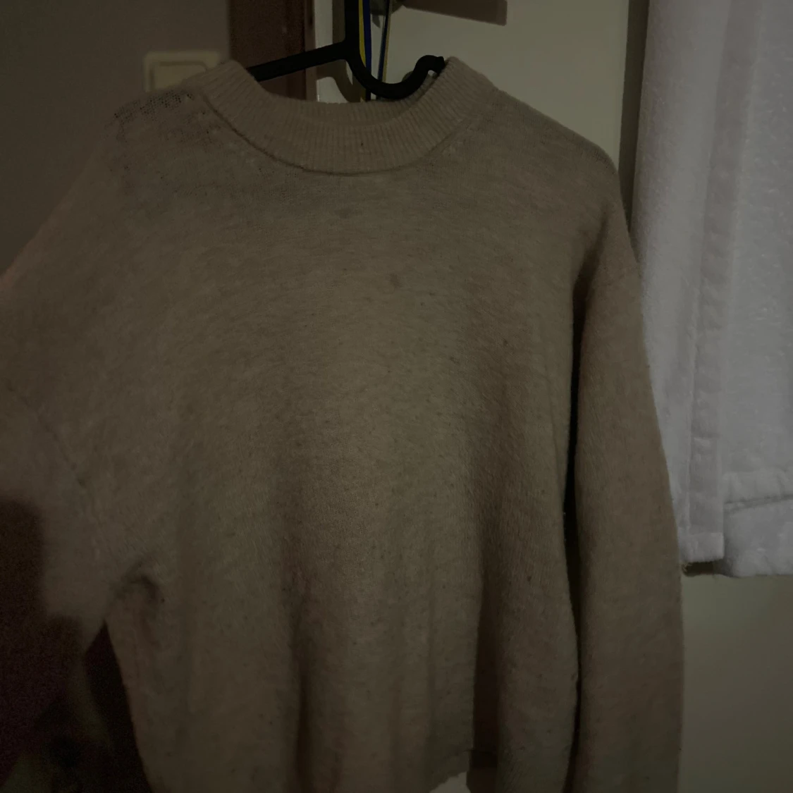 Beige stickad tröja från H&M