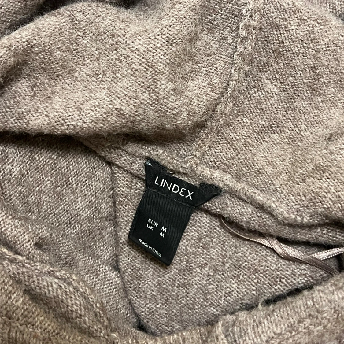 Brun stickad hoodie  - 1