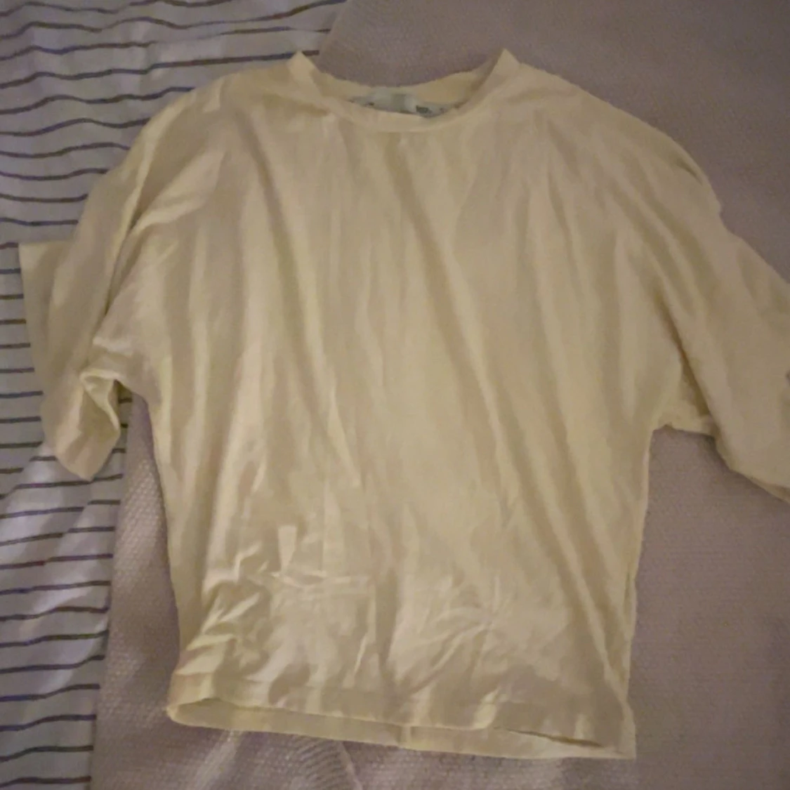 Ljusgul t-shirt i bomull